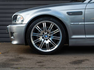 Image 13/56 of BMW M3 (2004)