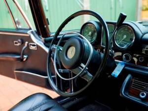 Image 146/188 of Mercedes-Benz 280 SE 3,5 (1971)