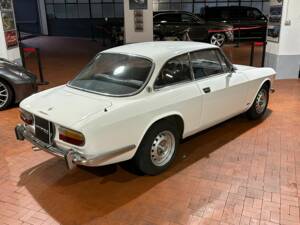 Afbeelding 18/22 van Alfa Romeo 2000 GT Veloce (1971)