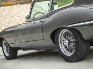 Immagine 32/88 di Jaguar E-Type (2+2) (1968)