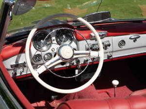 Image 5/30 of Mercedes-Benz 190 SL (1961)