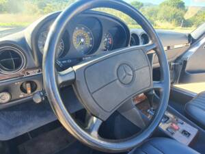 Image 30/34 of Mercedes-Benz 560 SL (1987)