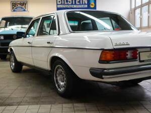 Image 10/40 of Mercedes-Benz 300 D (1984)