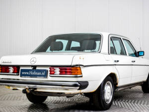 Immagine 17/46 di Mercedes-Benz 240 D (1982)