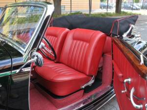 Image 13/29 of Mercedes-Benz 220 Cabriolet A (1955)