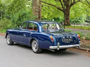 Image 23/44 of Bentley S 3 Continental Flying Spur (1964)