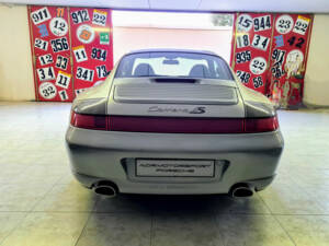 Image 4/23 de Porsche 911 Carrera 4S (2002)