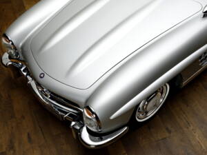 Image 25/30 of Mercedes-Benz 300 SL Roadster (1961)