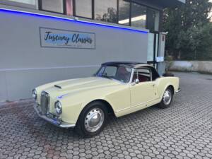 Image 2/63 of Lancia Aurelia B24 Convertible (1958)