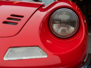 Image 14/46 de Ferrari Dino 246 GT (1971)