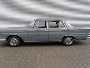 Image 3/8 of Mercedes-Benz 220 SE b (1962)