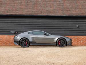 Image 2/50 de Aston Martin Vantage GT8 (2017)