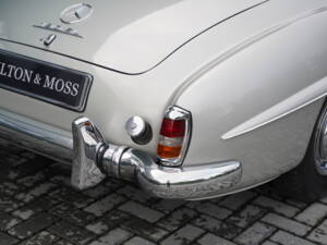 Image 34/50 de Mercedes-Benz 190 SL (1960)