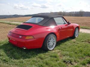 Image 2/8 of Porsche 911 Carrera (1994)