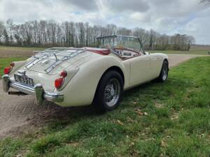 Image 3/6 of MG MGA 1600 (1961)