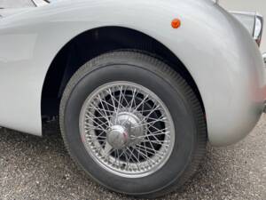 Image 17/36 of Jaguar XK 120 FHC (1953)