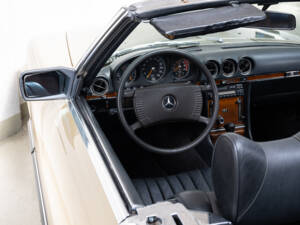 Image 13/43 de Mercedes-Benz 350 SL (1978)