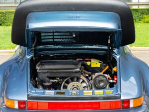 Image 25/33 de Porsche 911 Turbo 3.3 (1988)