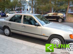 Image 3/10 of Mercedes-Benz 200 (1986)