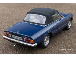 Image 10/33 of Alfa Romeo 1600 Spider (1975)