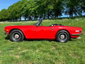 Image 2/6 de Triumph TR 6 (1976)