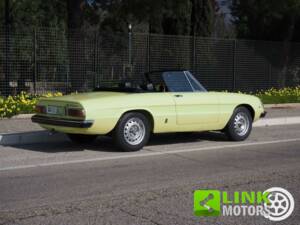 Image 2/10 of Alfa Romeo 2000 Spider Veloce (1975)