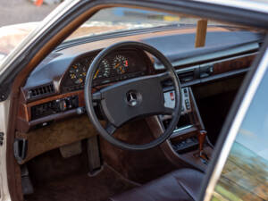 Image 50/95 of Mercedes-Benz 560 SEC (1985)