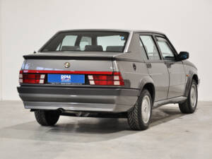 Imagen 29/34 de Alfa Romeo 75 2.0 Twin Spark (1991)