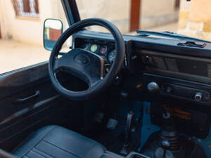 Image 40/58 of Land Rover Defender 110 (1995)