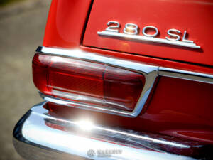 Image 24/70 of Mercedes-Benz 280 SL (1969)