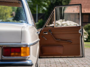 Bild 37/45 von Mercedes-Benz 220 (1969)