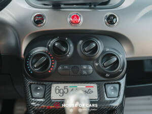 Immagine 36/50 di Abarth 695 Biposto (2016)