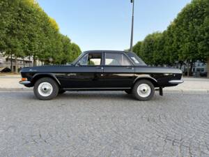 Image 2/5 of GAZ Wolga 24-24 (1976)