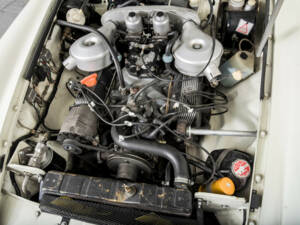 Image 38/50 of MG MGB GT V8 (1975)