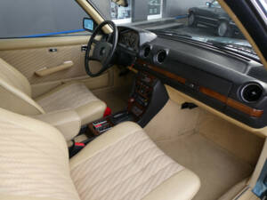 Image 10/24 of Mercedes-Benz 280 CE (1981)