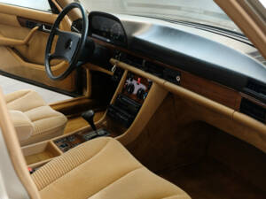 Image 15/24 of Mercedes-Benz 280 SE (1984)