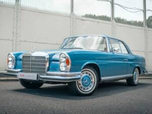 Afbeelding 6/54 van Mercedes-Benz 280 SE 3,5 (1968)