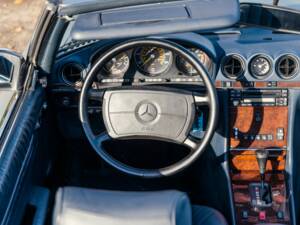 Image 16/50 of Mercedes-Benz 560 SL (1988)