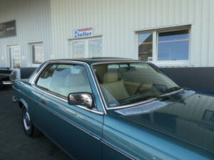 Image 19/20 de Mercedes-Benz 280 CE (1981)