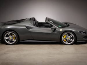Image 6/42 de Ferrari 296 GTS (2024)