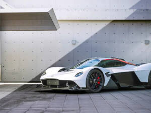 Immagine 1/8 di Aston Martin Valkyrie AMR Pro (2022)