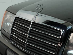 Image 4/40 of Mercedes-Benz 250 TD (1990)