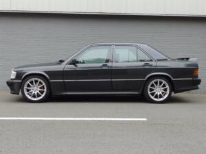 Immagine 6/98 di Mercedes-Benz 190 E 2.3-16 (1985)