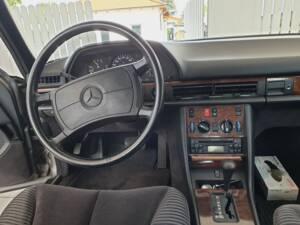 Image 7/18 de Mercedes-Benz 560 SEL (1986)