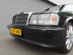 Immagine 11/98 di Mercedes-Benz 190 E 2.3-16 (1985)