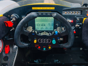 Image 14/22 of Audi R8 LMP900 (2001)