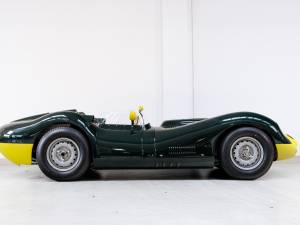 Image 5/42 of Lister Knobbly (1959)