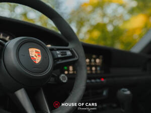 Image 36/50 of Porsche 911 Targa 4 GTS (2023)