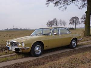 Image 1/13 of Jaguar XJ 6 L 4.2 (1977)