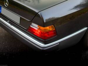 Image 25/36 de Mercedes-Benz 300 CE (1990)